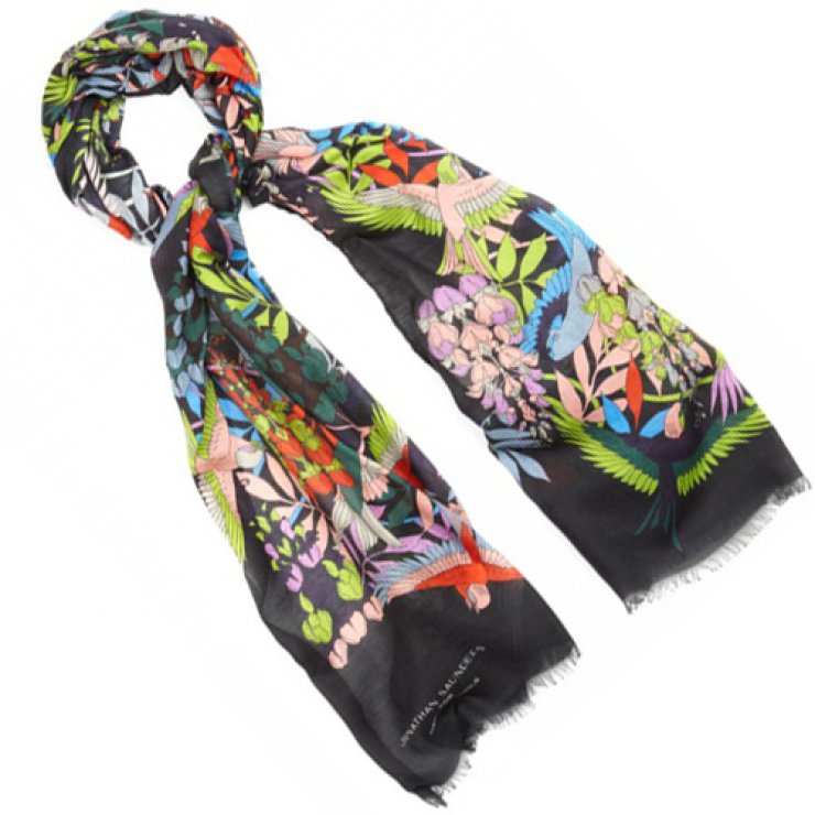 Ένα συλλεκτικό φουλάρι από τον οίκο Jonathan Saunders