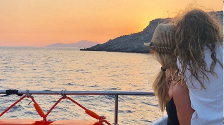 Πέγκυ Ζήνα: Ακούσαμε την κόρη της να τραγουδάει και είναι υπέροχη! [βίντεο]