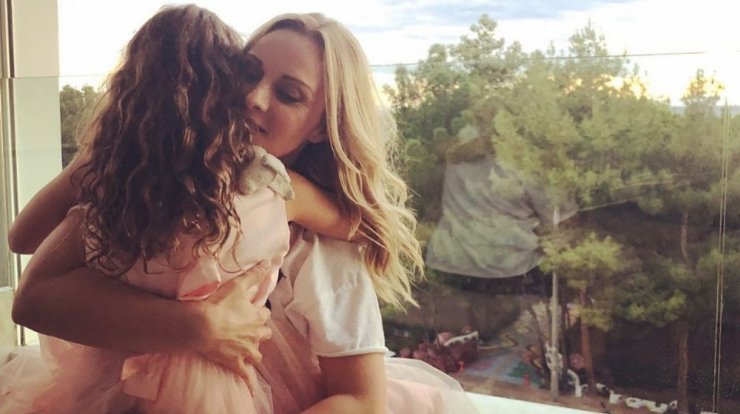 Πέγκυ Ζήνα: Η αγάπη της κόρης της για το τραγούδι, οι συμβουλές και απαγορεύσεις που της δίνει [βίντεο]