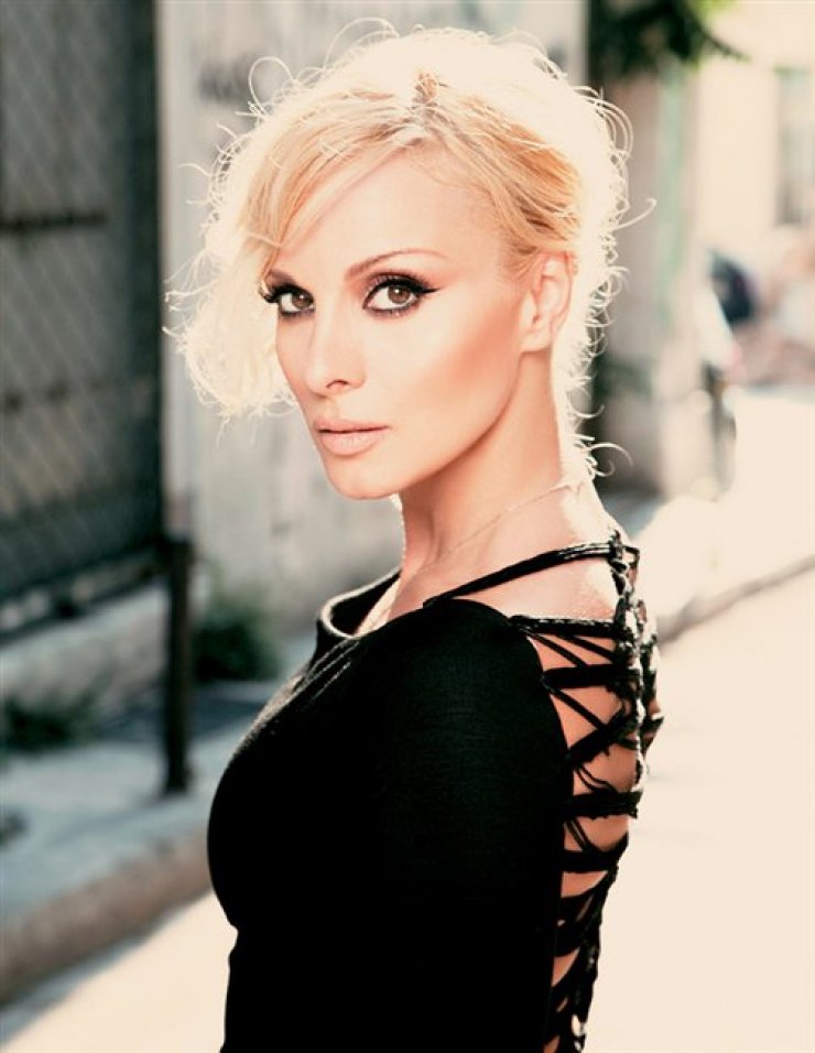 Νονά η Πέγκυ Ζήνα