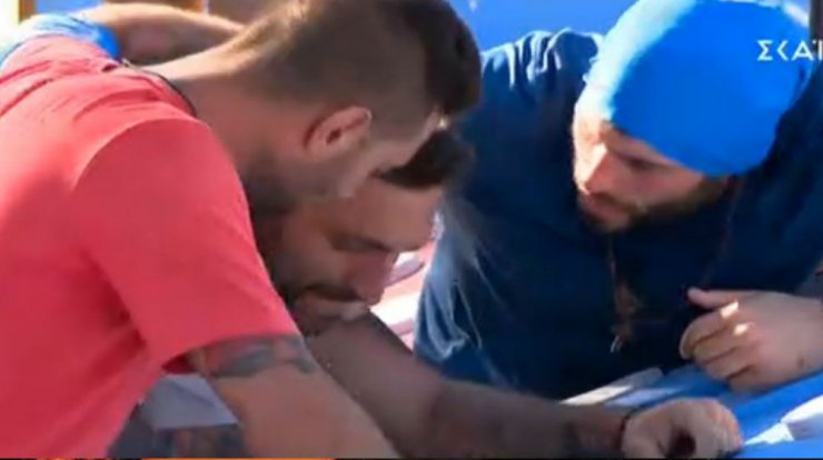 Η στιγμή που "λυγίζει" ο Κυριάκος Πελεκάνος μετά το αγώνισμα! [βίντεο]