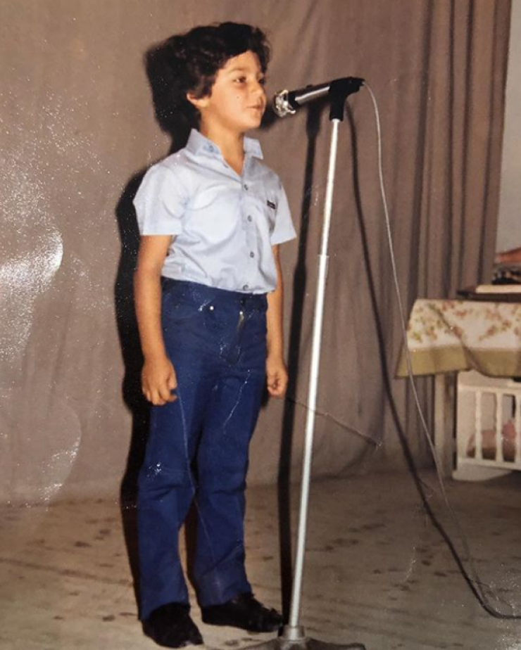 Ποιος επώνυμος Κύπριος είναι το αγοράκι στην εικόνα;