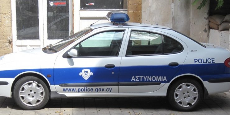 Γυναίκα 30 ετών έστειλε στο νοσοκομείο τρείς αστυνομικούς