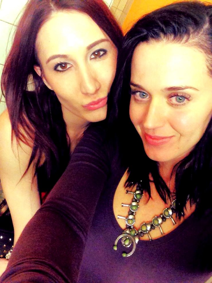 Katy Perry: Μαζί με το σύντροφό της σε στριπτιτζάδικο [φωτογραφίες]