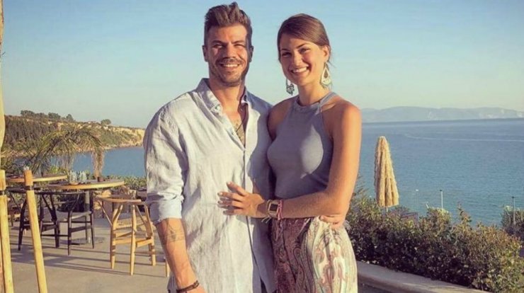 Το παρασκήνιο του χωρισμού του Άκη Πετρετζίκη με την κούκλα πρώην σύντροφό του