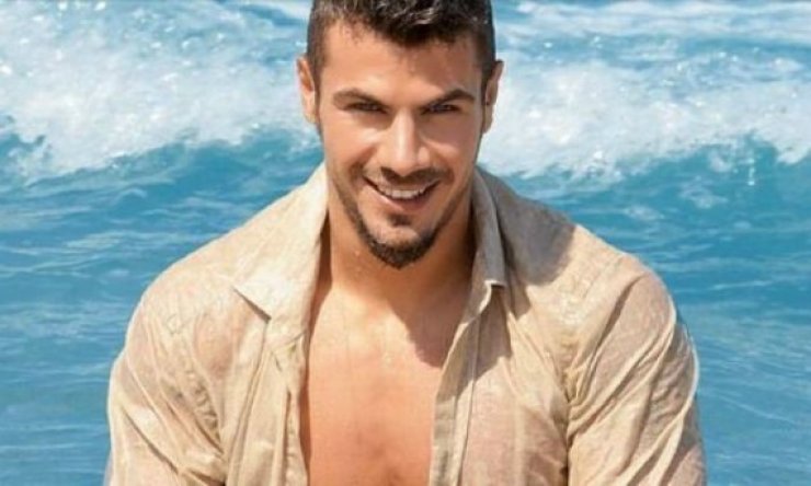 Δείτε τον Άκη Πετρετζίκη σε παιδική ηλικία! [εικόνα]