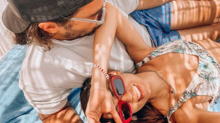 Πέτρος Αθανασίου – Κλέλια Γιασεμίδου: Φωτογράφισαν ο ένας τον άλλον στις διακοπές τους! 