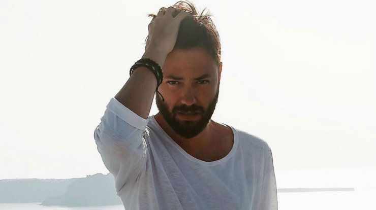 Πέτρος Πυλαρινός: Με ποια όμορφη τηλεοπτική παρουσία φημολογείται πως είναι ζευγάρι ο front man των Alcatrash;