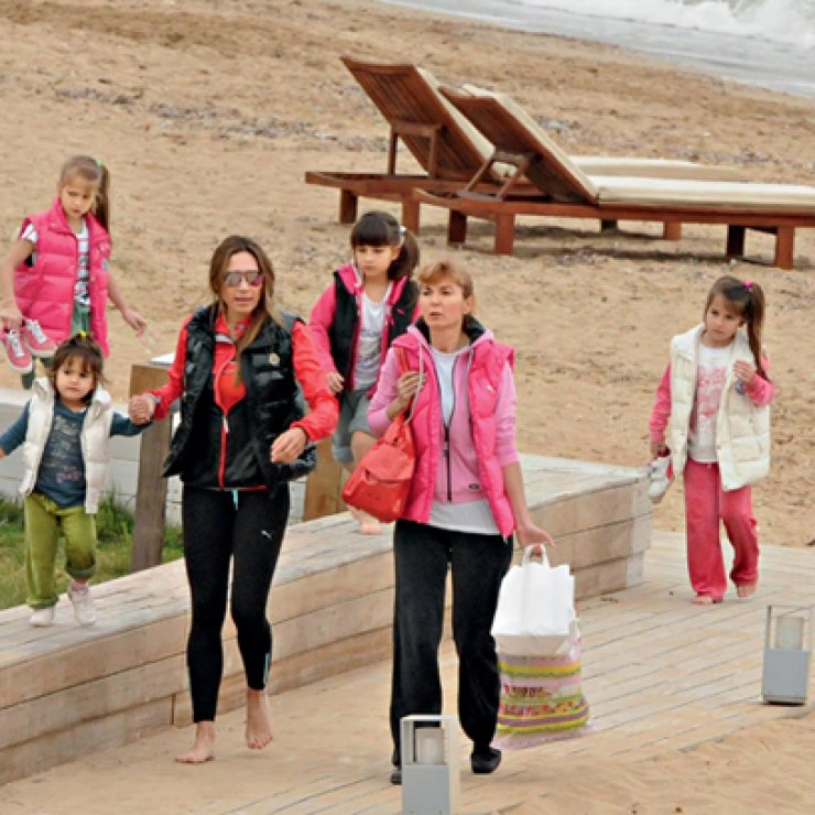 Πετρουλάκη και θυγατέρες