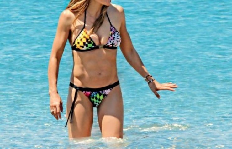 Ποια Ελληνίδα διαθέτει αυτό το καλογυμνασμένο κορμί; 