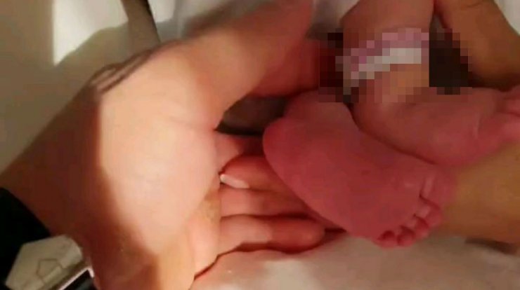 Η φωτογραφία της νεογέννητης κορούλας ζευγαριού της ελληνικής showbiz που λατρέψαμε 