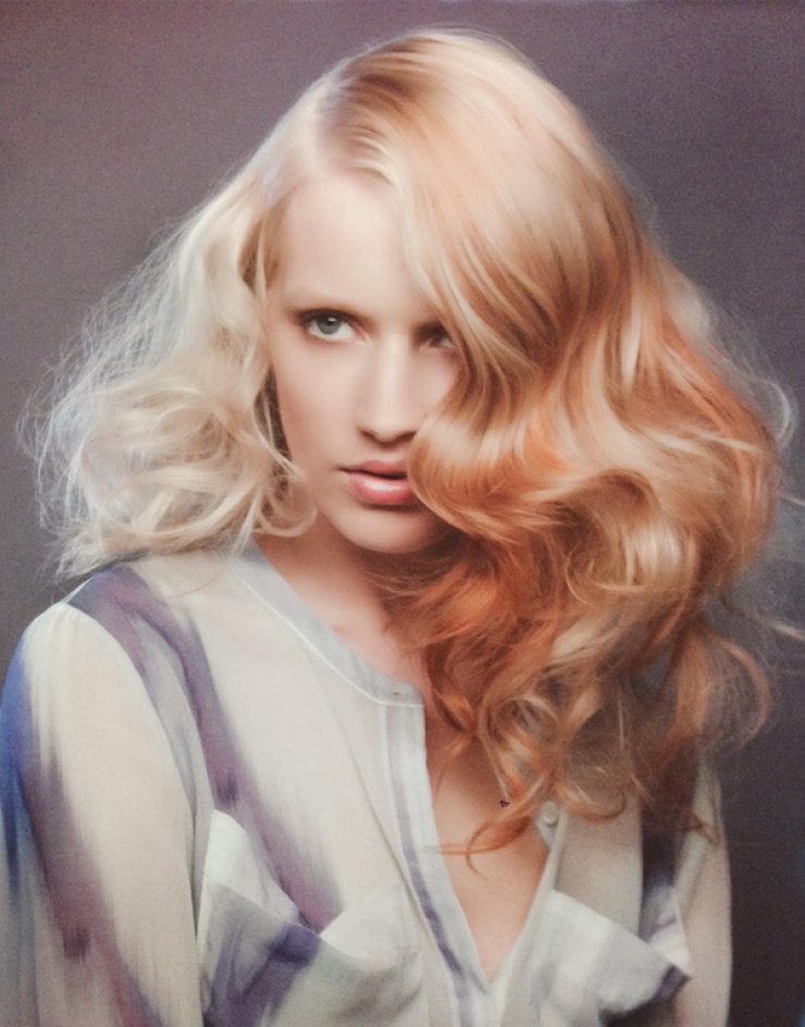 Δείτε πως μπορείτε να αποκτήσετε ανάλαφρες μπούκλες, χωρίς ψαλίδι, για εντυπωσιακές εμφανίσεις!