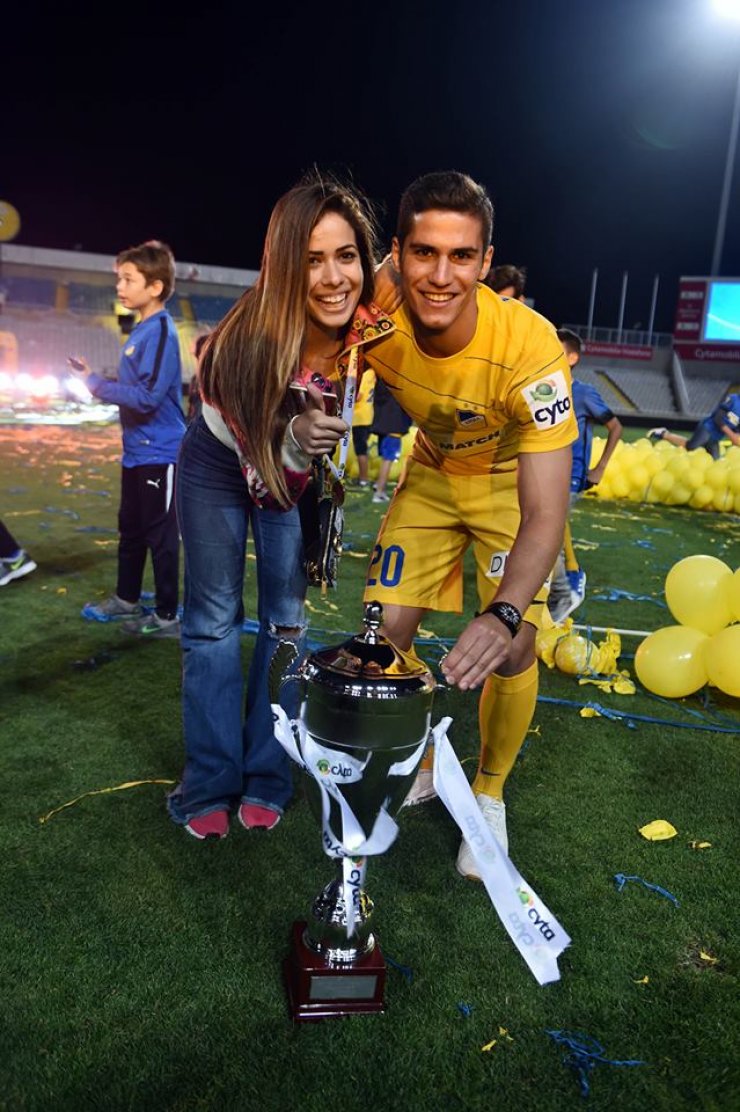 Μαρία Κορτζιά - Πιέρος Σωτηρίου: Που τους πέτυχε ο φωτογραφικός φακός μαζί με τους γονείς του ποδοσφαιριστή