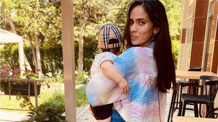 Μαρία Κορτζιά: Φόρεσε στον μικρό Σοφοκλή μπλούζα του Πιέρου Σωτηρίου [εικόνα] 