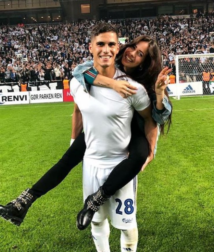 Δείτε τον Πιέρο Σωτηρίου να τραγουδάει στη Μαρία Κορτζιά! [βίντεο]