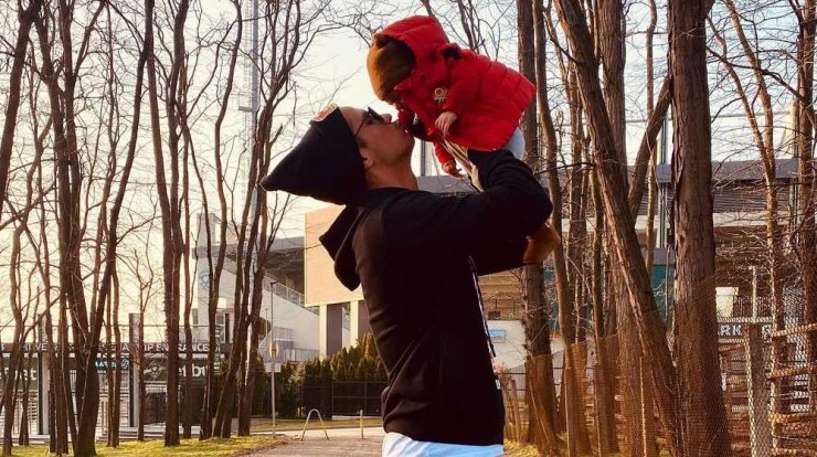 Η Μαρία Κορτζιά αποκαλύπτει πως είναι ο Πιέρος Σωτηρίου ως μπαμπάς για τον γιο τους Σοφοκλή!