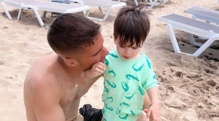 Πιέρος Σωτηρίου: Οι βουτιές με τον μικρό Σοφοκλή στην Αγία Νάπα! 