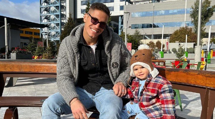 Πιέρος Σωτηρίου: Τρία στιγμιότυπα με τον γιο του Σοφοκλή που μας “έλιωσαν” [εικόνες]