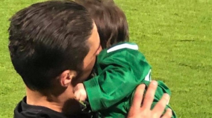 Πιέρος Σωτηρίου: Πανηγύρισε πρώτη φορά τίτλο με τον γιο του αγκαλιά! [εικόνες]