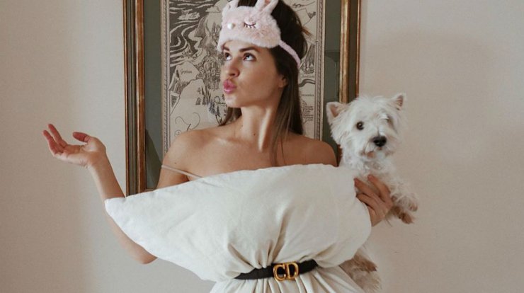 #pillowdress: Γνωστές Κύπριες που ακολούθησαν το trend του instagram και έκαναν το μαξιλάρι τους... φόρεμα!