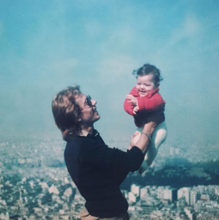 Ποια επώνυμη Ελληνίδα είναι το κοριτσάκι στη φωτογραφία;