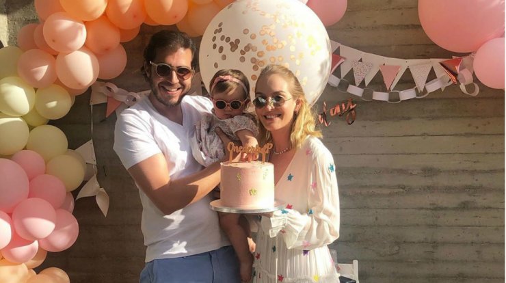 Μιχάλης Μιχαηλίδης - Σύλβια Μαυροπούλου: Δείτε φωτογραφίες από τα πρώτα γενέθλια της κόρης τους