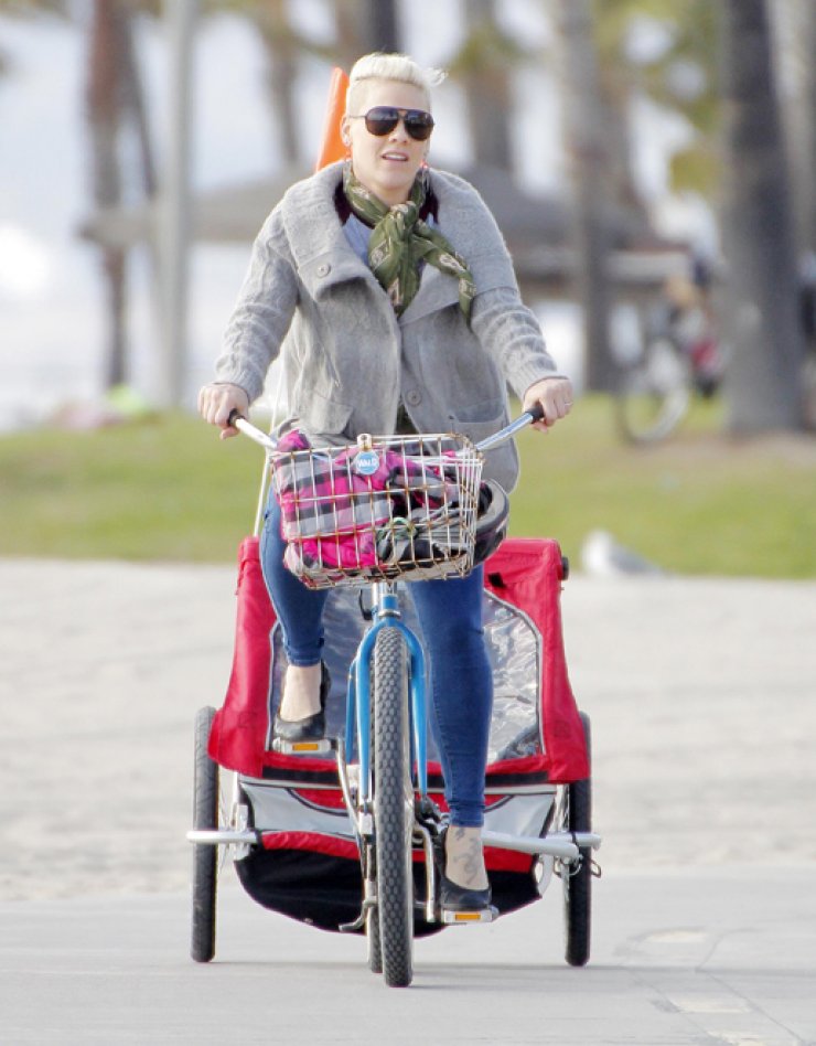 Δείτε το παράξενο ποδήλατο της Pink