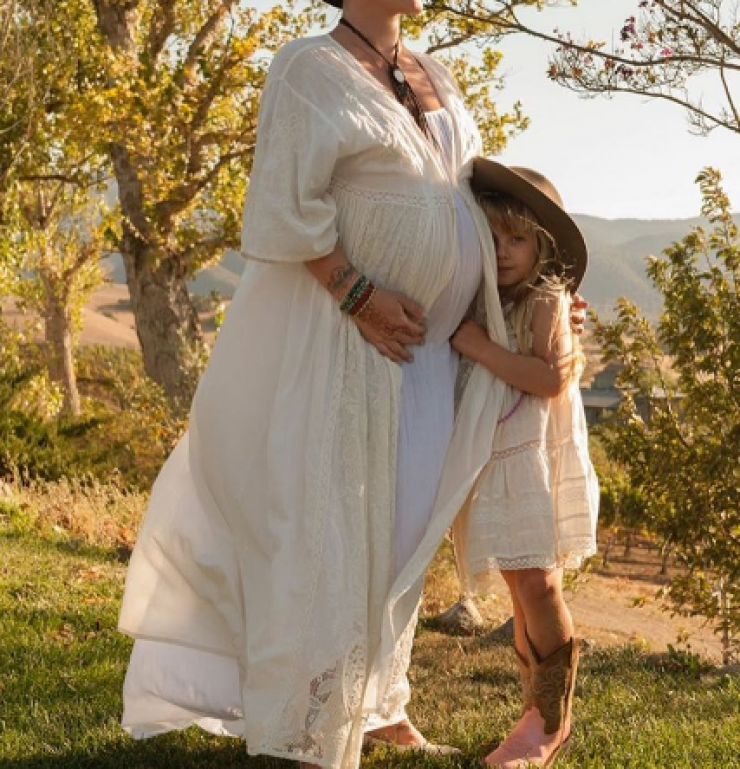 Πασίγνωστη τραγουδίστρια είναι έγκυος για δεύτερη φορά!