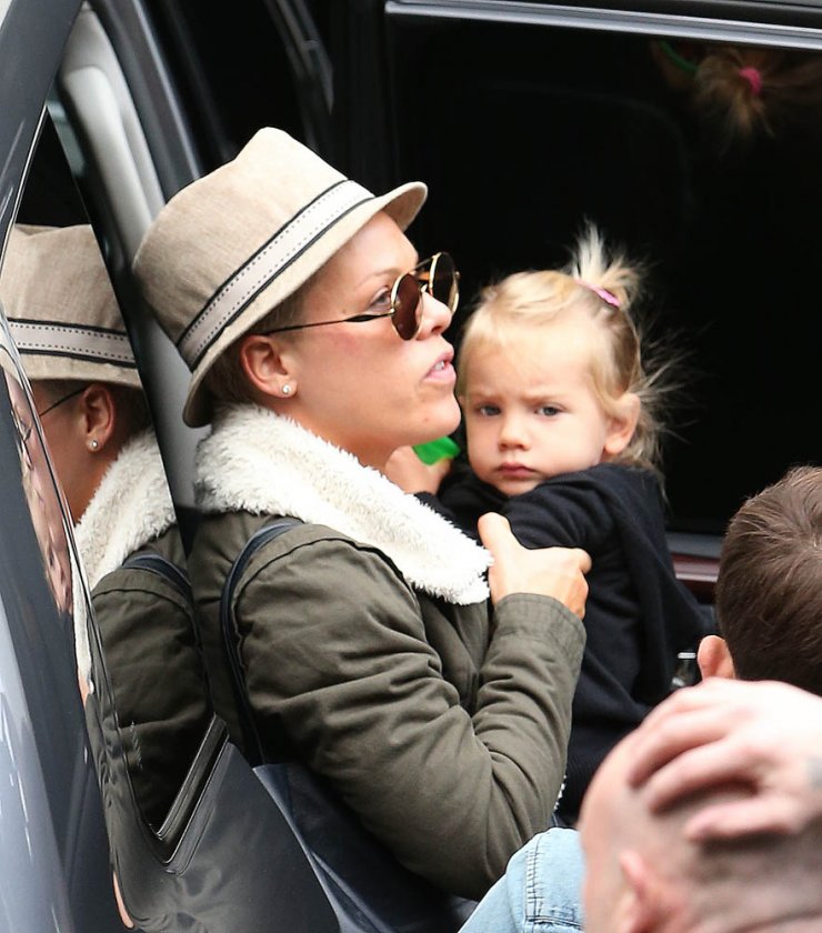 Pink: Μάνα και κόρη πανέμορφες!