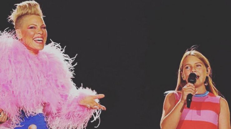 Pink: Συγκινήθηκε όταν η κόρη της, Willow ανέβηκε στη σκηνή στην πρεμιέρα της περιοδείας της