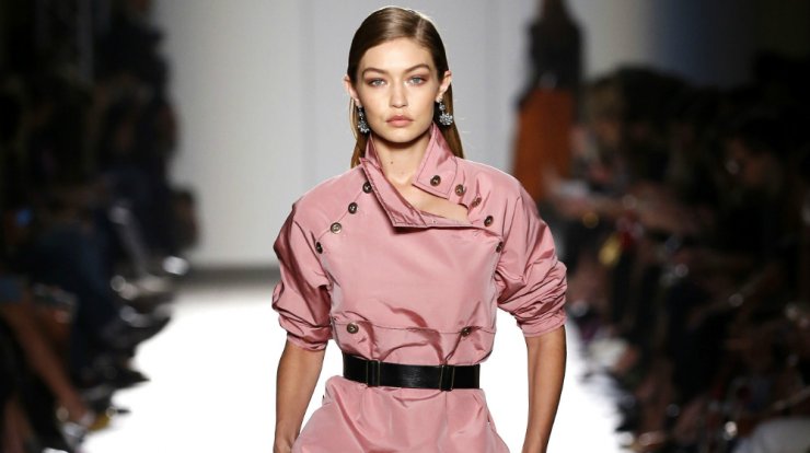 Ροζ και μαύρο για contemporary girly σύνολα