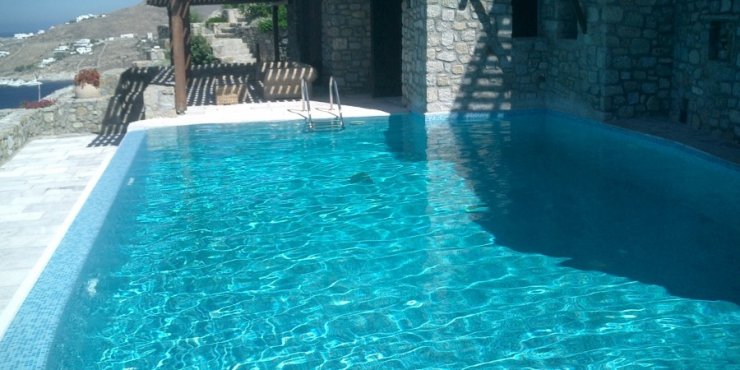 Βρετανίδα εντοπίστηκε νεκρή στην πισίνα της 