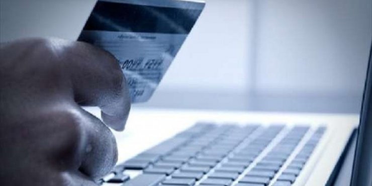 Με πιστωτικές κάρτες πελατών πρατηρίου έκανε"πάρτυ" 23χρονος