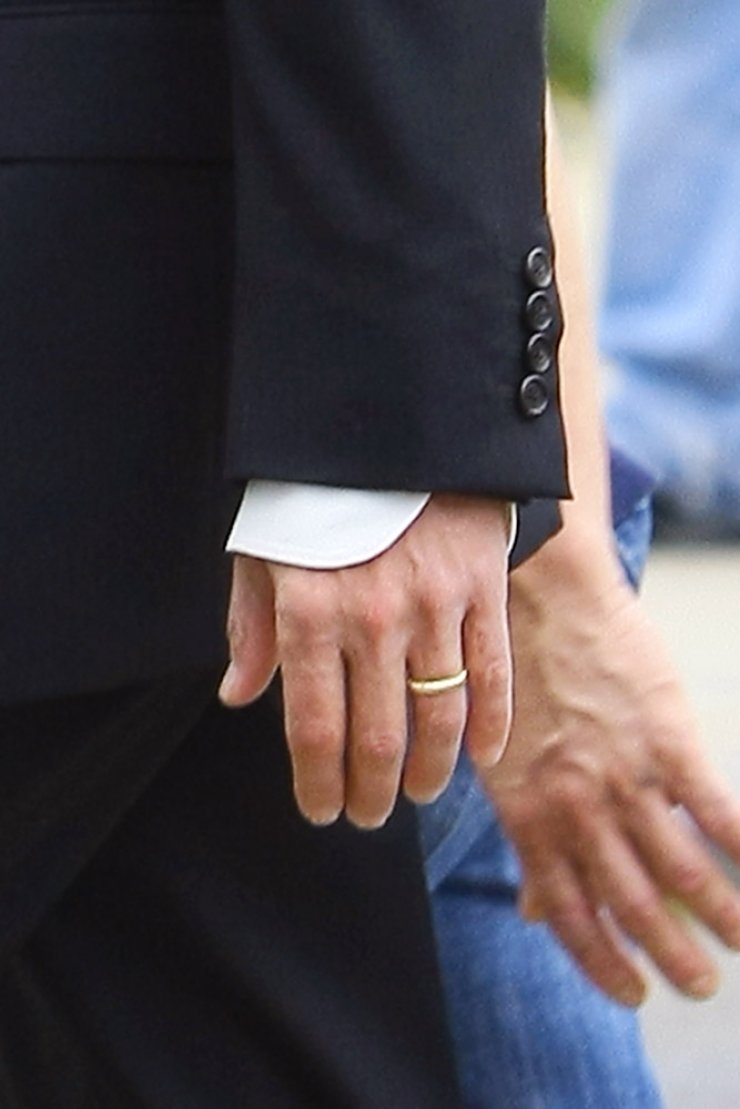 Επιτέλους ο Brad Pit με τη βέρα του γάμου του! [εικόνες]