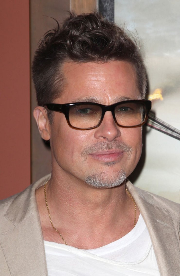 Ο Brad Pit φοράει γυαλιά και τρελαίνει στο πέρασμά του [εικόνες]