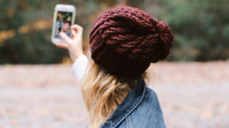 Λατρεύεις τις selfies; Σου έχουμε 10 tips για να γίνεις πιο φωτογενής!