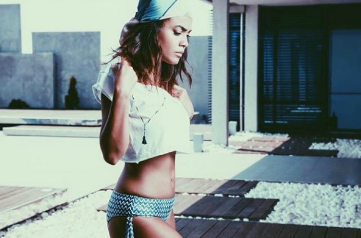 Αγαπημένη Ελληνίδα ηθοποιός ποζάρει με μαγιό και αναστατώνει το instagram!