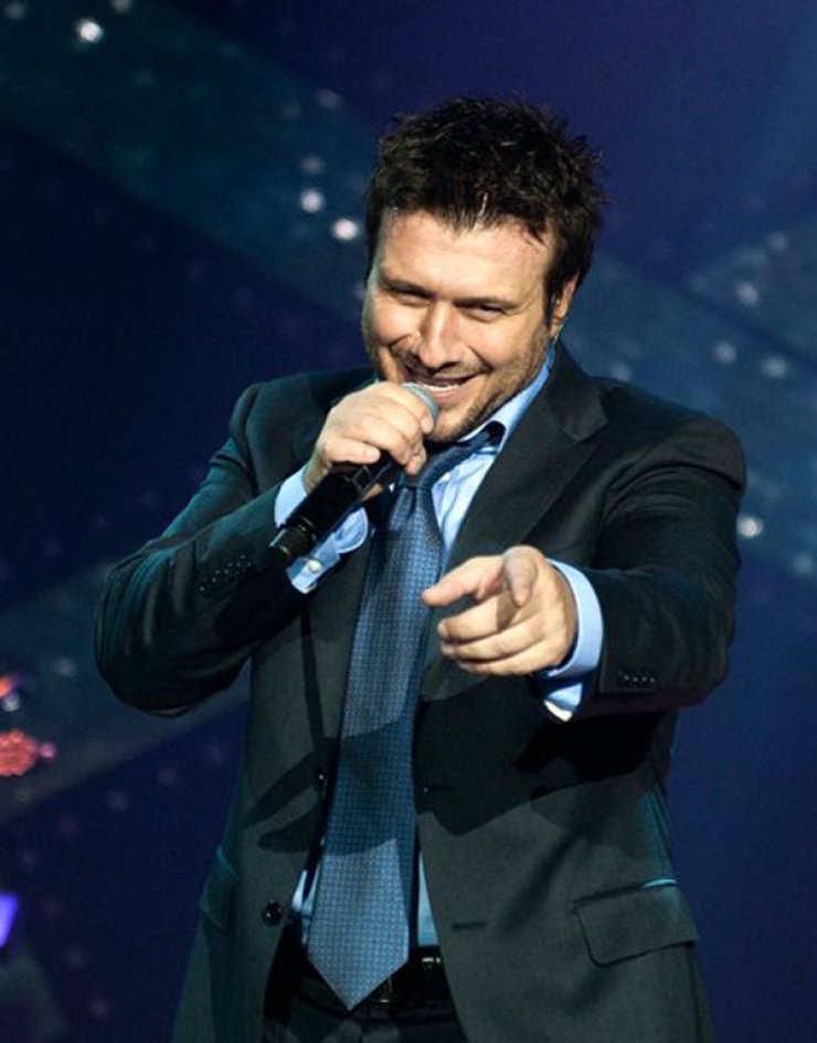 Το Breeze Summer Club παρουσιάζει τον Γιάννη Πλούταρχο live!