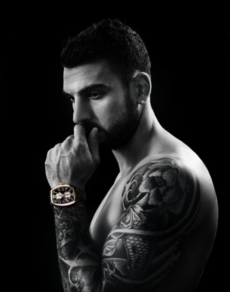 Οι ποδοσφαιριστές του Απόλλωνα φωτογραφίζονται φορώντας μόνο Franck Muller