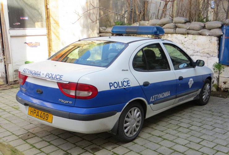 Ρίψη αμυντικής χειροβομβίδας σε οικία