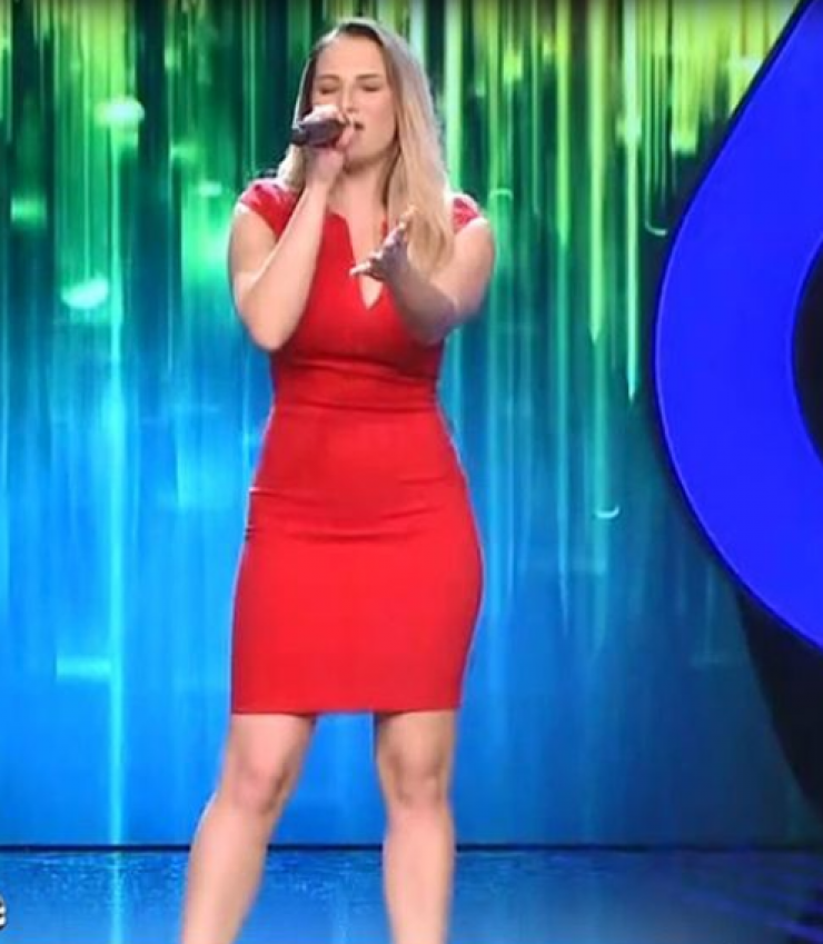 Έβαλε φωτιά στη σκηνή του "The Voice" η Κύπρια Πωλίνα Χατζηιωάννου! [βίντεο]