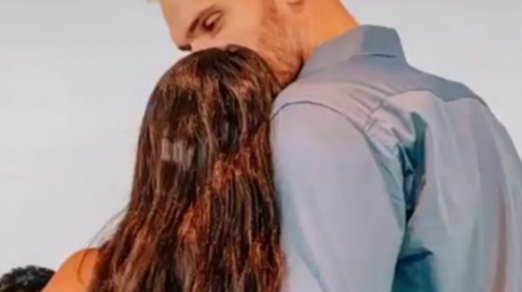 Γνωστή Κύπρια παντρεύτηκε με πολιτικό γάμο