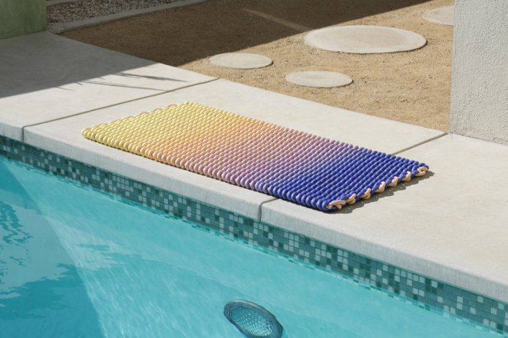 Πλάι στην πισίνα