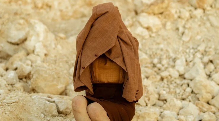 Κύπρια πρωταγωνίστρια: “Πέρασα μπροστά από τη μητέρα μου και δεν με αναγνώρισε. Ήμουν σαν ακτινογραφία”