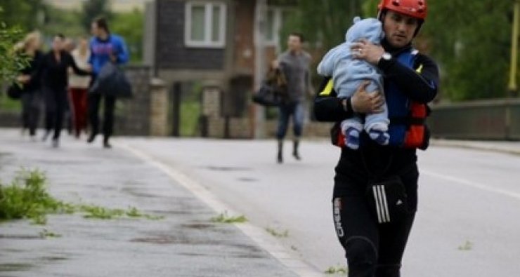 Μια αγκαλιά για την Σερβία 