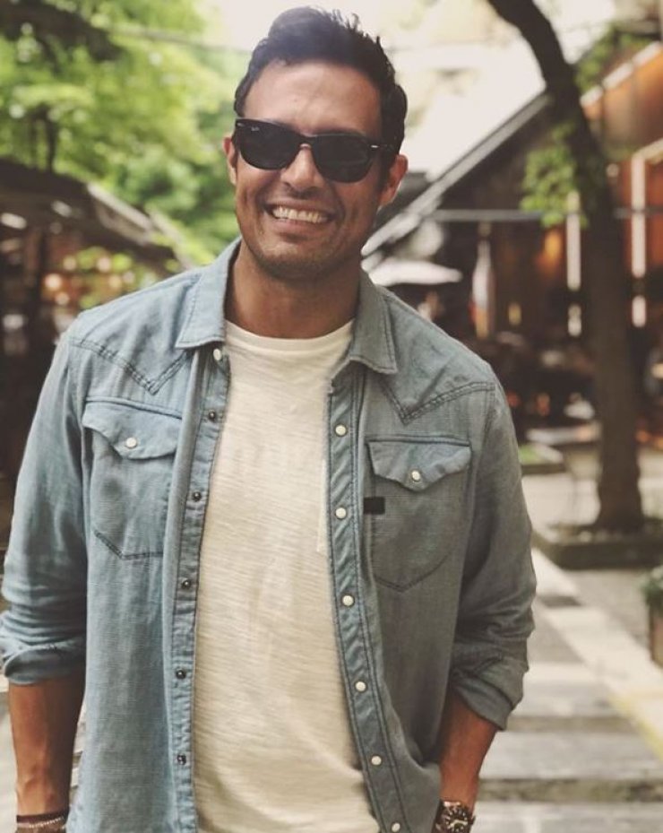 Ο Σάββας Πούμπουρας στο Κόκκινο Λιμανάκι και το συγκινητικό  μήνυμα συμπαράστασης στους κατοίκους [βίντεο]