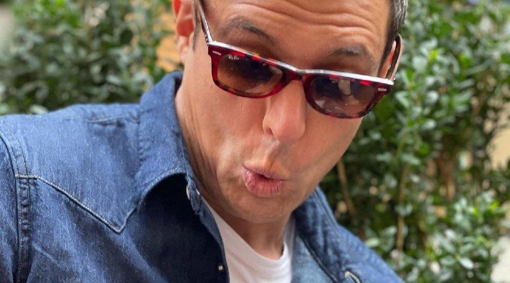 Η αντίδραση του Σάββα Πούμπουρα όταν ρωτήθηκε on camera αν συμμετέχει στο “The Masked Singer” [βίντεο]