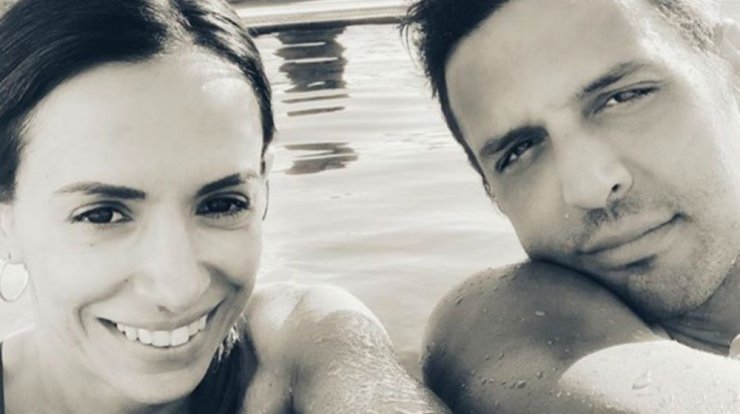 Η σύζυγος του Σάββα Πούμπουρα είναι έξι μηνών και μας έδειξε τη φουσκωμένη της κοιλίτσα φορώντας μπικίνι!