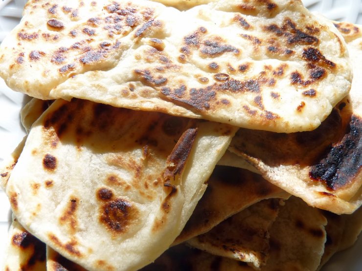 Πουρέκια της σάτζιης με χαλλούμι για την Τσικνοπέμπτη!