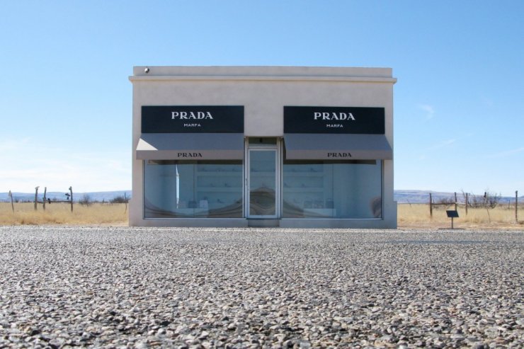 Πλησιάζει το τέλος της Prada Marfa;